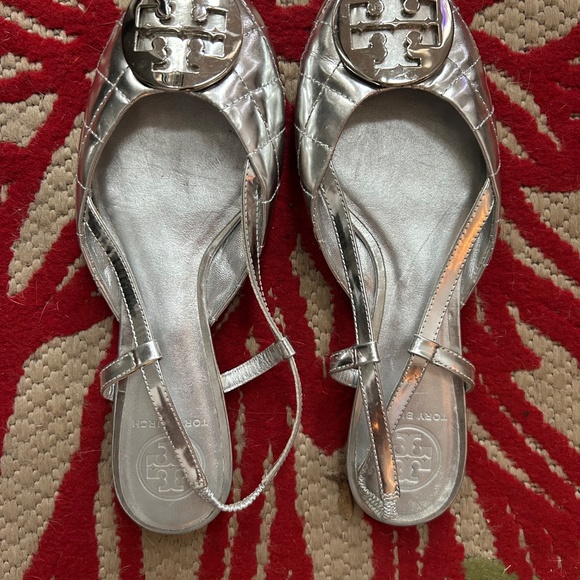 Tory Burch Quilted Silver Metallic Slingback “Reva” ballet flats Size 7M - Picture 2 of 6